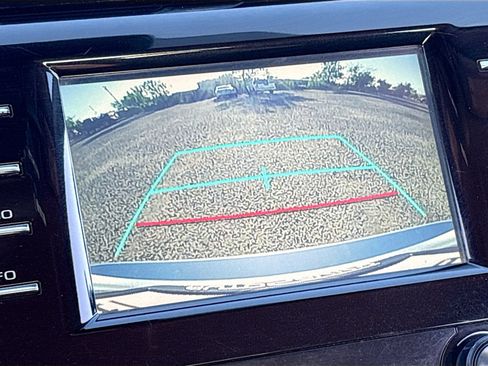 Used 2020 Toyota Camry SE FWD image 13