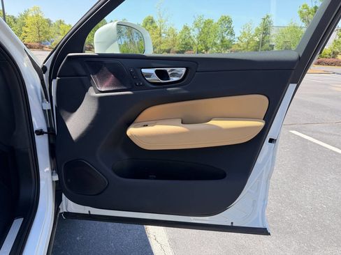 Used 2019 Volvo XC60 T5 Inscription image 17