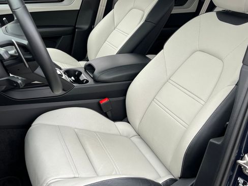 Certified 2025 Porsche Cayenne image 5