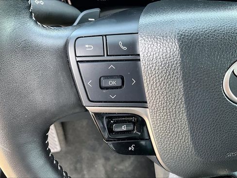 Used 2025 Toyota Camry SE image 20