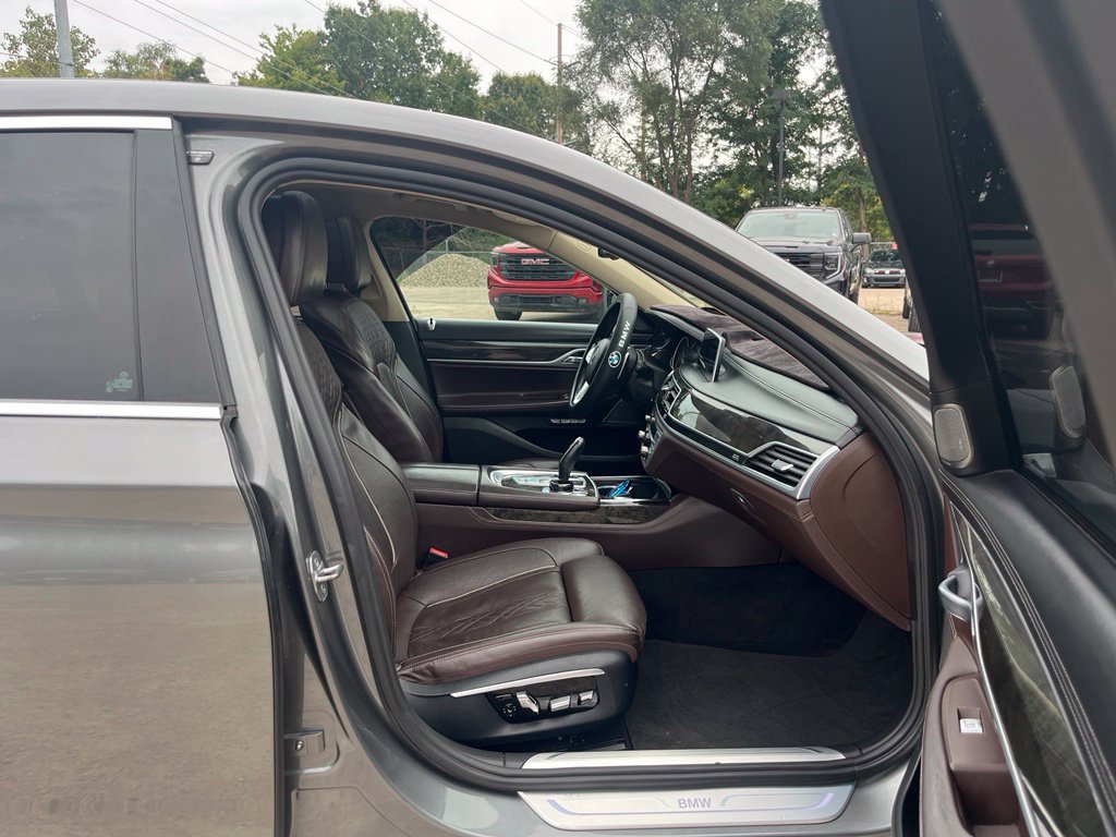 Used 2016 BMW 740i RWD image 38