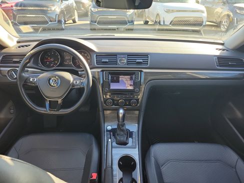 Used 2016 Volkswagen Passat 1.8T SE w/ Lighting Package image 16