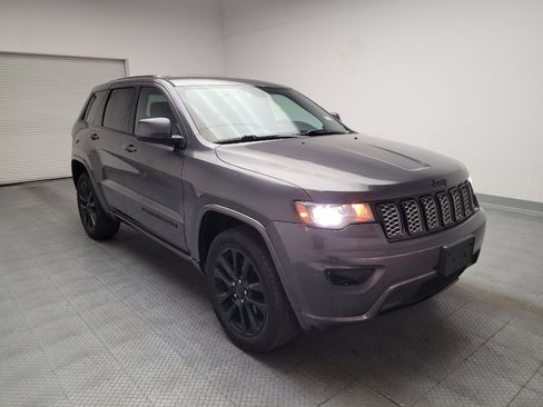 Used 2017 Jeep Grand Cherokee Laredo w/ Quick Order Package 2BE RWD image 13