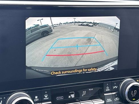 Used 2023 Toyota Highlander XLE FWD image 27