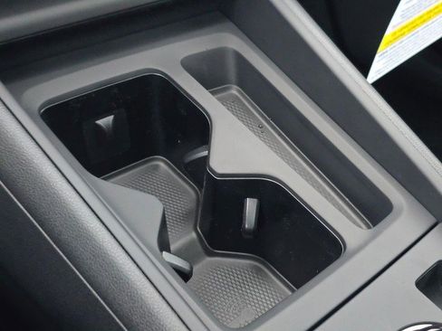 New 2026 Volkswagen Tiguan SE R-Line image 35