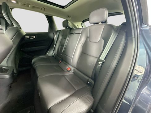 Used 2023 Volvo XC60 B5 Plus image 24