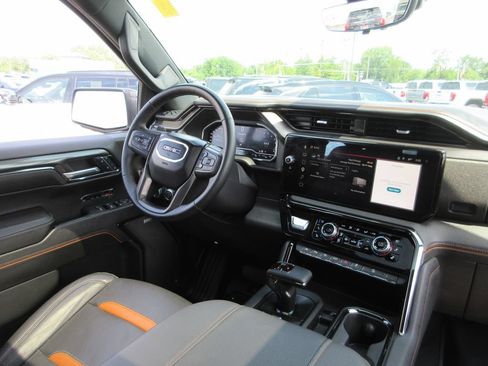 Used 2024 GMC Sierra 1500 AT4 w/ Technology Package AWD/4WD image 28