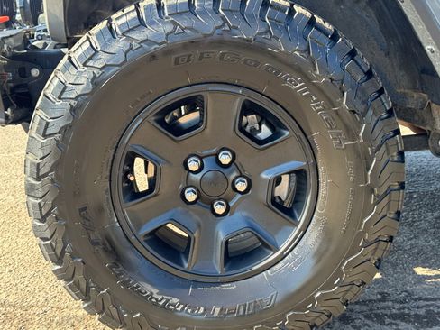 Used 2021 Jeep Gladiator Mojave AWD/4WD image 26