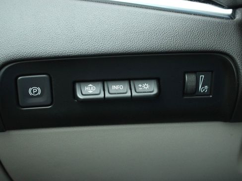 Used 2022 Buick Enclave Avenir AWD/4WD image 32