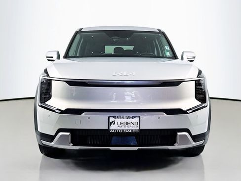 Used 2024 Kia EV9 Light RWD image 2