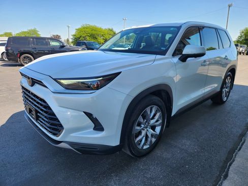 Used 2024 Toyota Grand Highlander AWD image 8