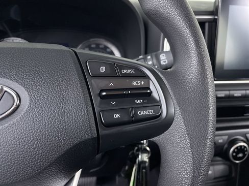 Used 2022 Hyundai Venue SE image 25