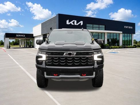 Used 2025 Chevrolet Silverado 1500 ZR2 w/ Technology Package AWD/4WD image 2