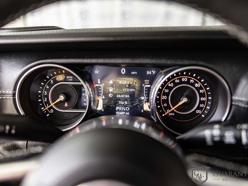 Used 2018 Jeep Wrangler Unlimited Sahara AWD/4WD image 21