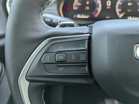 New 2025 Jeep Grand Cherokee Altitude image 13