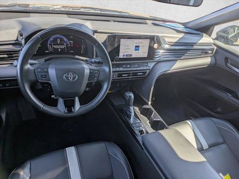 Used 2025 Toyota Camry SE FWD image 15