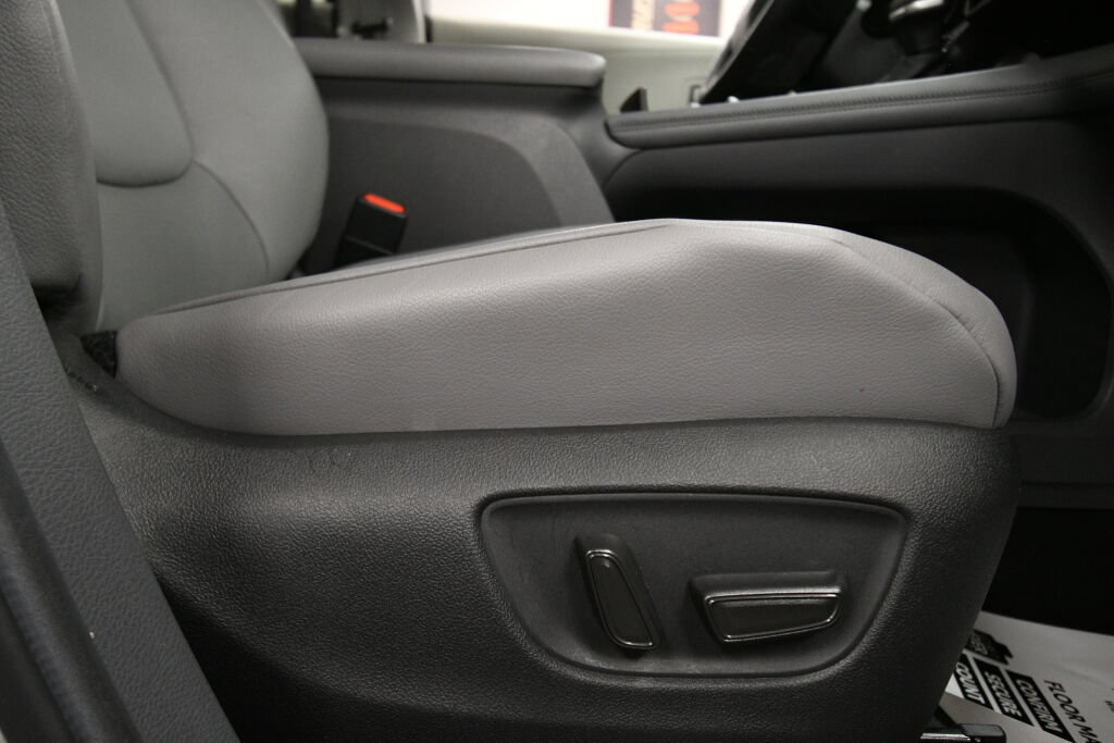 Certified 2024 Toyota Sienna XLE FWD image 29