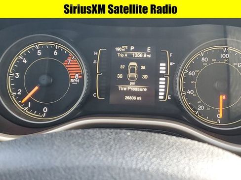 Certified 2018 Jeep Cherokee Latitude image 16