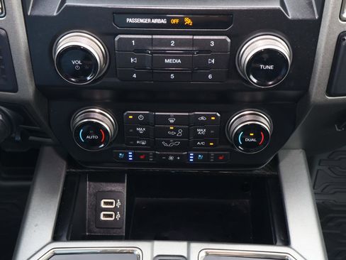 Used 2019 Ford F150 Raptor w/ Equipment Group 802A Luxury AWD/4WD image 31