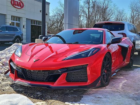 Used 2024 Chevrolet Corvette Z06 image 3