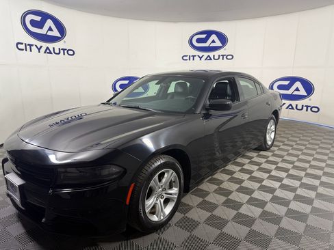 Used 2021 Dodge Charger SXT w/ Leather Interior Group image 2