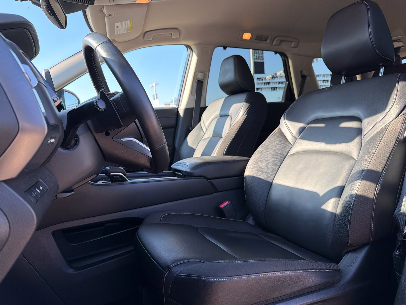 Used 2025 Nissan Pathfinder SL FWD image 8