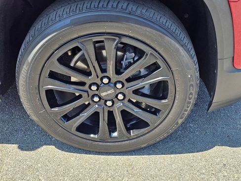 Used 2022 GMC Acadia SLE w/ Driver Convenience Package FWD image 9