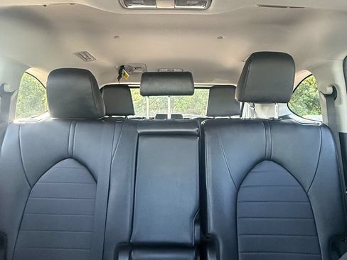 Used 2025 Toyota Highlander XLE AWD/4WD image 35