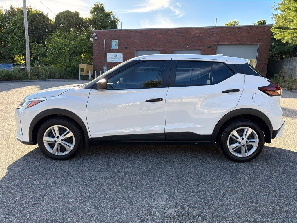 Used 2023 Nissan Kicks S FWD image 3