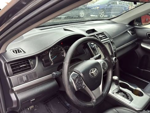Used 2014 Toyota Camry SE w/ Moonroof Package FWD image 11