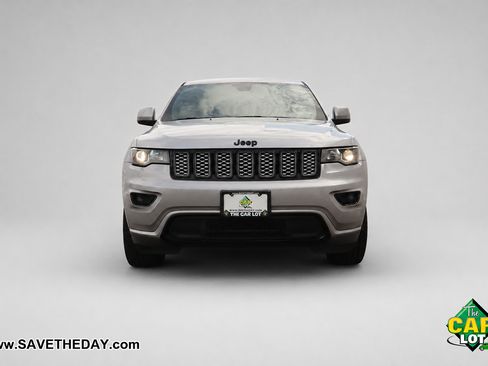 Used 2020 Jeep Grand Cherokee Altitude RWD image 11