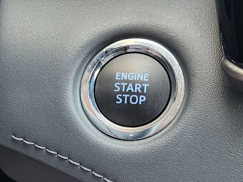 Used 2022 Toyota Highlander XLE FWD image 19