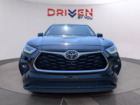 Used 2021 Toyota Highlander Limited image 8
