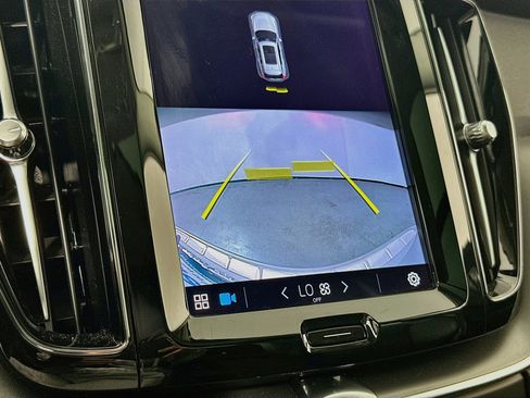 Used 2023 Volvo XC60 B5 Core w/ Protection Package Premier image 14