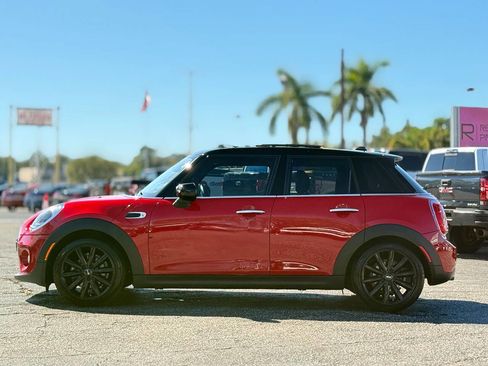Used 2021 MINI Cooper 4-Door Hardtop image 4