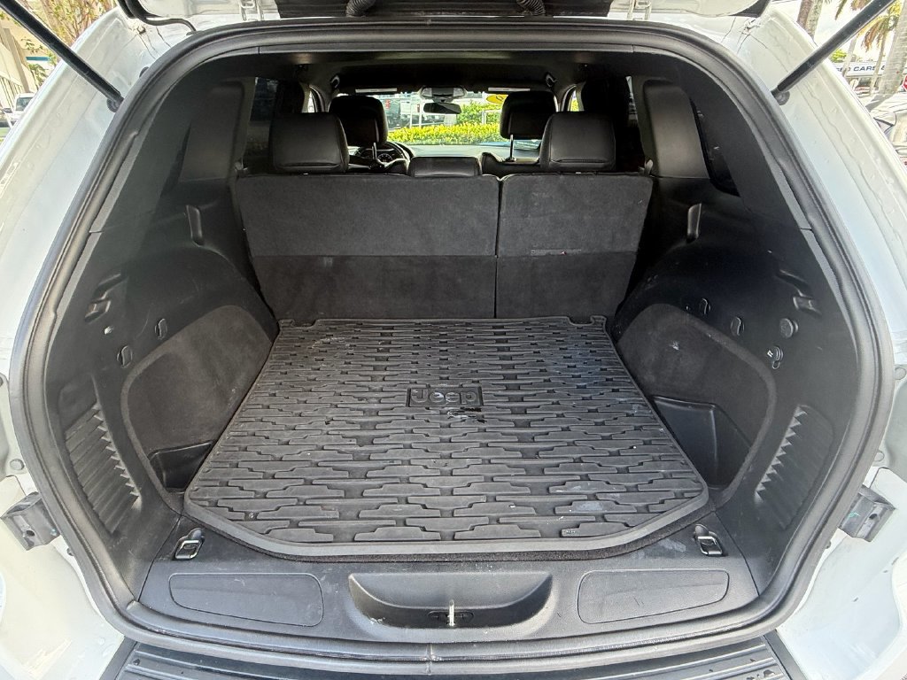 Used 2019 Jeep Grand Cherokee Laredo RWD image 14
