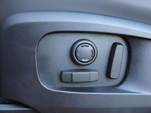 Certified 2025 Land Rover Defender 110 S image 26