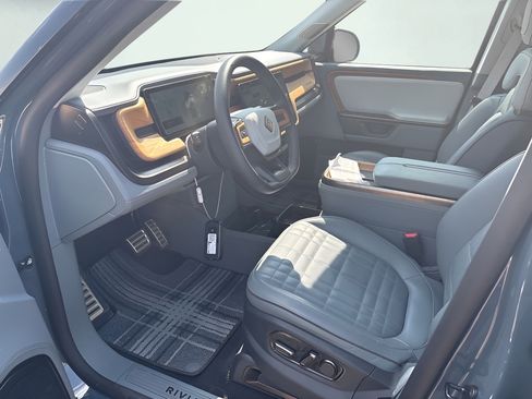 Used 2025 Rivian R1S Premium AWD/4WD image 3