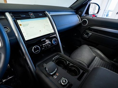 Used 2024 Land Rover Discovery Dynamic SE image 44