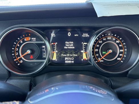 Used 2022 Jeep Wrangler Unlimited Sahara AWD/4WD image 17
