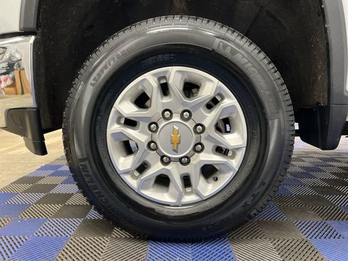 Used 2021 Chevrolet Silverado 2500 LTZ w/ LTZ Convenience Package image 32