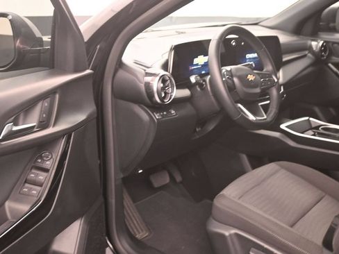 Used 2025 Chevrolet Equinox LT w/ Safety and Technology Package FWD image 11