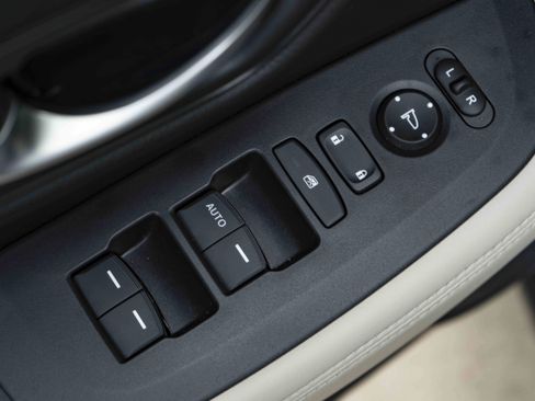 Used 2025 Honda HR-V LX image 36