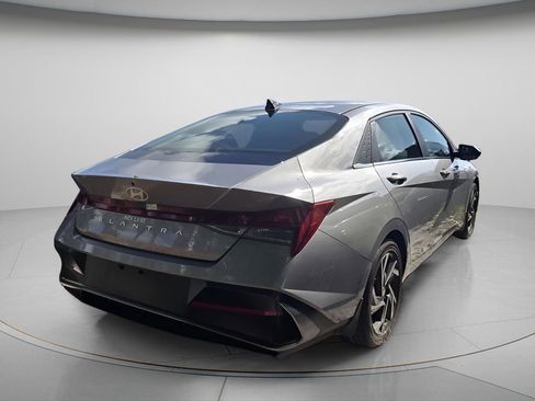 Used 2025 Hyundai Elantra SEL image 4