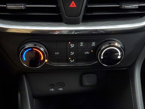 Used 2025 Buick Encore GX Preferred image 25