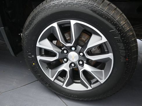Used 2022 Chevrolet Silverado 1500 LT AWD/4WD image 40