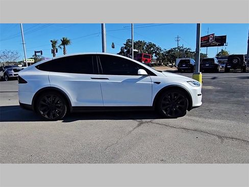 Used 2022 Tesla Model X image 34