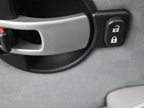 Used 2005 Chevrolet Equinox LT w/ Preferred Equipment Group AWD/4WD image 23
