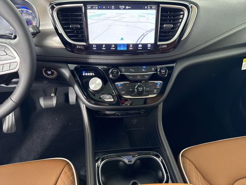 New 2026 Chrysler Pacifica Pinnacle image 22