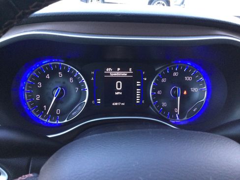 Used 2019 Chrysler Pacifica Touring-L w/ Tire & Wheel Group image 18